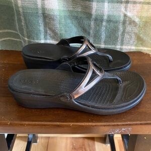 Crocs Sanrah embellished wedge sandal size 7
